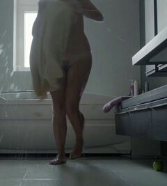2. Полностью голая Мария Шумакова в ванной