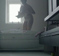 3. Полностью голая Мария Шумакова в ванной