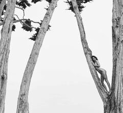 11. Полностью голая Кендалл Дженнер в эротическом фотосете на пляже