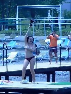 6. Танец Натальи Медведевой в купальнике и топлесс