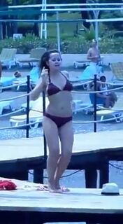 8. Танец Натальи Медведевой в купальнике и топлесс