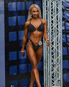 1. Мария Соколова на конкурсе по фитнес бикини (попа)