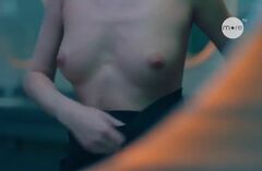 Голая Анастасия Крылова в эротической сцене из сериала «Трудные подростки»