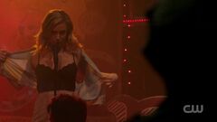 4. Лили Рейнхарт в нижнем белье в сериале «Ривердэйл» (2017)