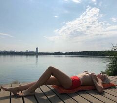2. Оля Лукьянова на фото в сдельном купальнике