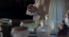 Засветы голой груди и попки Мии Васиковской в киноленте «Пирсинг» (2018)