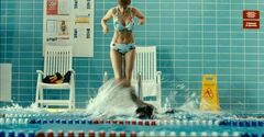 3. Горячие фото Нелли Уваровой в купальнике из фильма «Я Люблю Тебя»