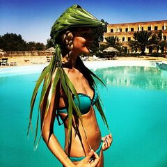 7. Полина Сидихина  на фото в купальнике