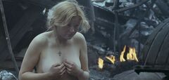 Голая грудь Надежды Михалковой в фильме «Утомлённые солнцем 2: Предстояние» (2010)