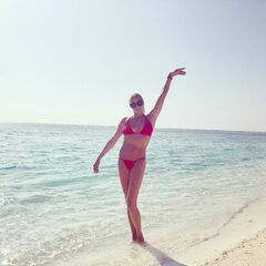 12. Волочкова опять вернулась на Мальдивы и публикует фото в купальнике (2019)