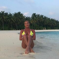 4. Волочкова опять вернулась на Мальдивы и публикует фото в купальнике (2019)