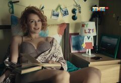 7. Екатерина Шумакова в нижнем белье в сериале «Универ. Новая общага» (2018)