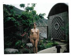 10. Полностью голая Натали Келли на горячих фото из личного архива