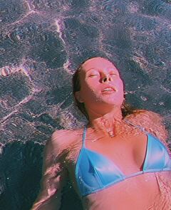 7. Юлия Коваль на фото в купальнике