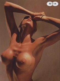 Полностью голая Бриджит Нильсен на эротических фото