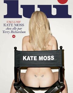 18. Кейт Мосс позирует голой на страницах из других журналов (грудь, попа, киска)