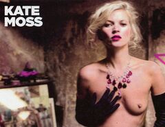 9. Кейт Мосс позирует голой на страницах из других журналов (грудь, попа, киска)