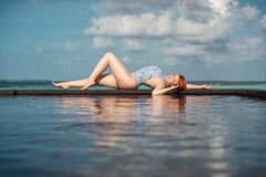 13. Фото Юлии Рыбаковой в купальнике