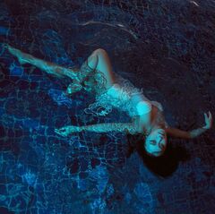 9. Фото Ян Гэ в купальнике