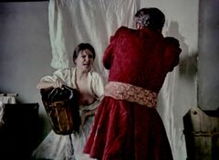 Засвет груди Анны Дымна из фильма «Рыцари и разбойники»